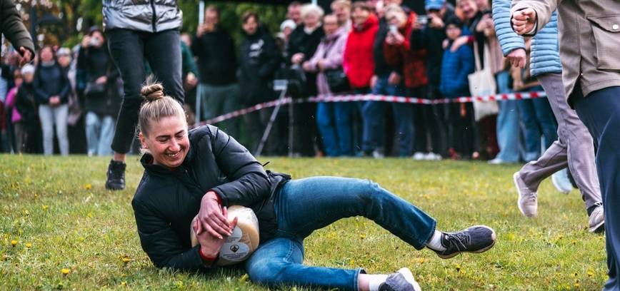 Žemaitijos sostinėje skambiai nugriaudėjo trečiasis sūrio gaudymo čempionatas