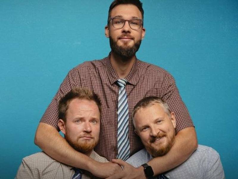 Юмористический клуб с программой "Два раунда, один длинный".